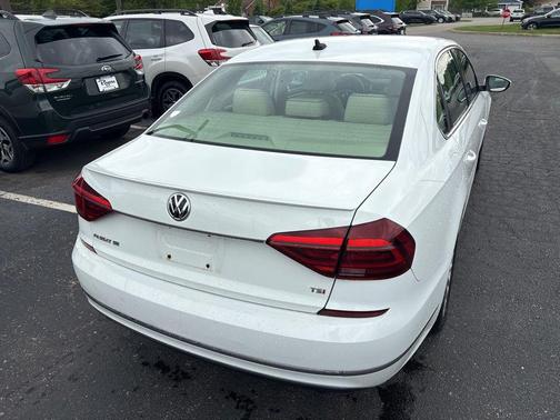 Pure White 2017 Volkswagen Passat 1.8T SE