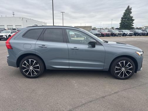2024 Volvo XC60 B5 Plus Dark Theme