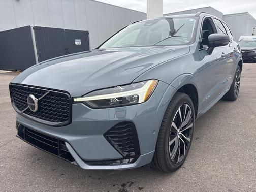 2024 Volvo XC60 B5 Plus Dark Theme