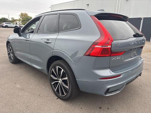 2024 Volvo XC60 B5 Plus Dark Theme