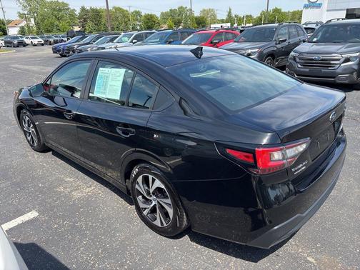 Crystal Black Silica 2025 Subaru Legacy Premium