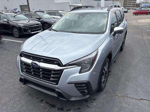 Ice Silver Metallic 2023 Subaru Ascent Limited 7-Passenger