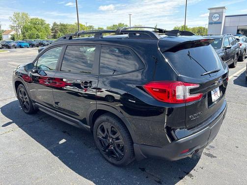 Crystal Black Silica 2023 Subaru Ascent Onyx Edition Limited 7-Passenger