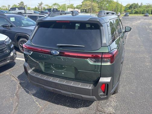 Deep Emerald Green Pearl 2026 Subaru Outback Touring