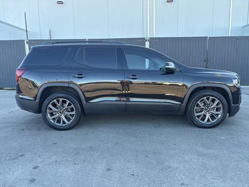 2022 GMC Acadia AWD AT4