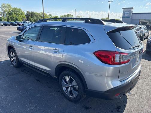Ice Silver Metallic 2025 Subaru Ascent Premium 7-Passenger