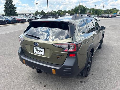 Autumn Green Metallic 2022 Subaru Outback Wilderness
