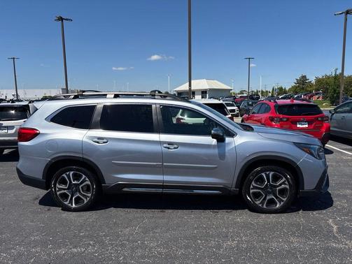 Ice Silver Metallic 2023 Subaru Ascent Limited 7-Passenger