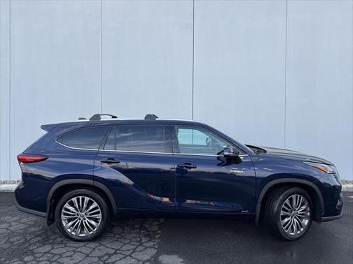 2021 Toyota Highlander Hybrid Platinum