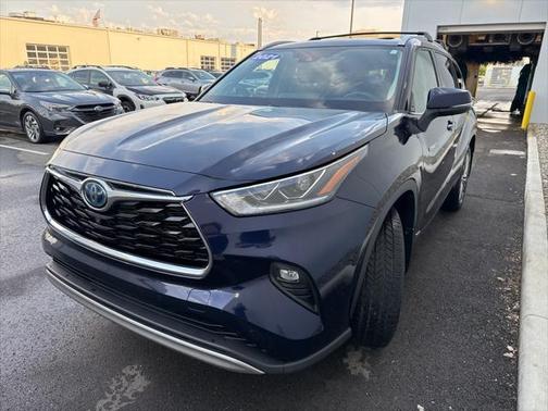 2021 Toyota Highlander Hybrid Platinum