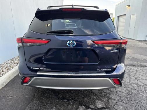 2021 Toyota Highlander Hybrid Platinum