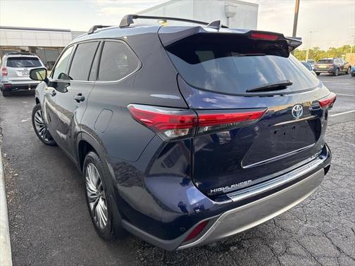 2021 Toyota Highlander Hybrid Platinum