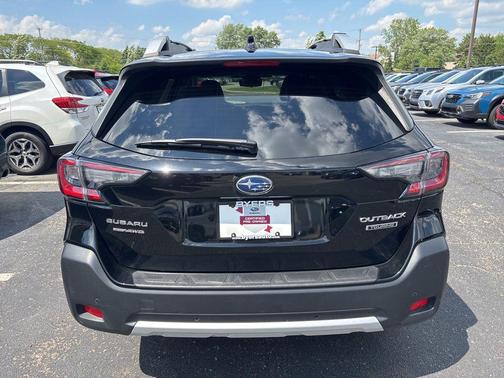 Crystal Black Silica 2024 Subaru Outback Touring