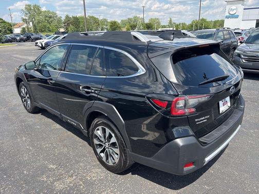 Crystal Black Silica 2024 Subaru Outback Touring