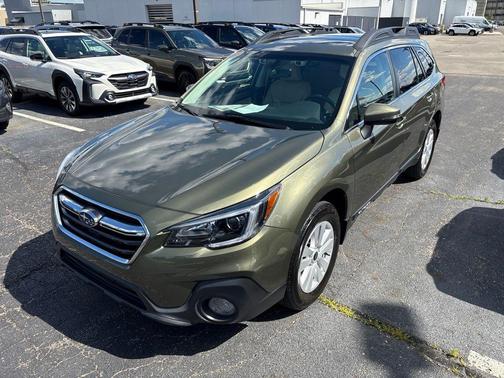 Wilderness Green Metallic 2019 Subaru Outback 2.5i Premium