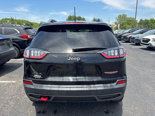 Diamond Black Crystal Pearlcoat 2019 Jeep Cherokee Trailhawk