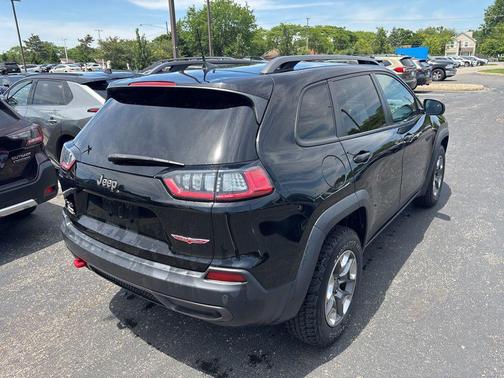 Diamond Black Crystal Pearlcoat 2019 Jeep Cherokee Trailhawk