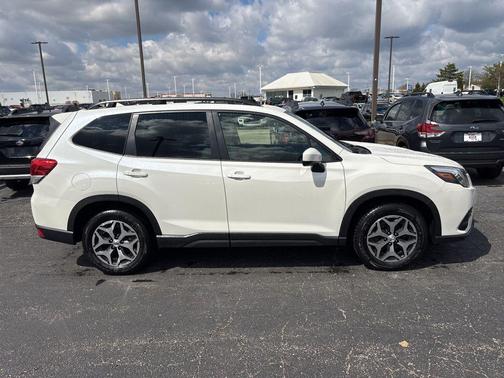 Crystal White Pearl 2023 Subaru Forester Premium