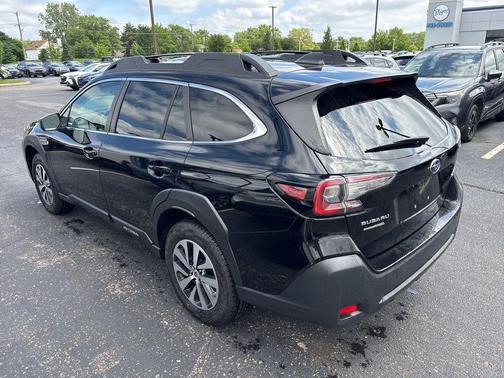 Crystal Black Silica 2024 Subaru Outback Premium