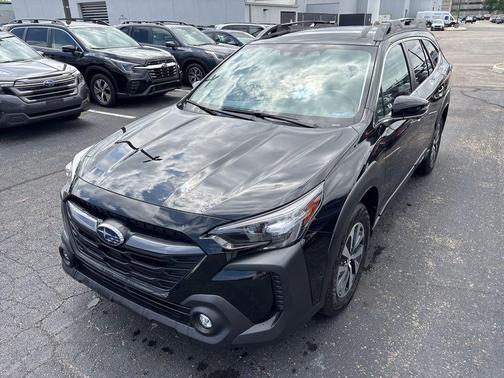 Crystal Black Silica 2024 Subaru Outback Premium