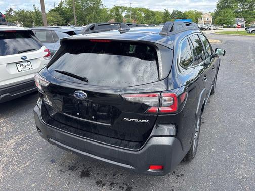 Crystal Black Silica 2024 Subaru Outback Premium