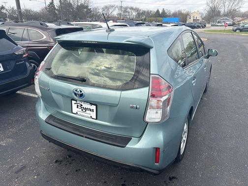 2017 Toyota Prius v Four