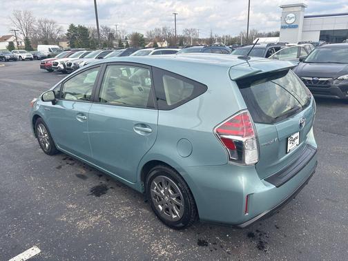 2017 Toyota Prius v Four