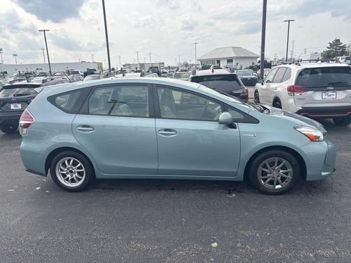 2017 Toyota Prius v Four