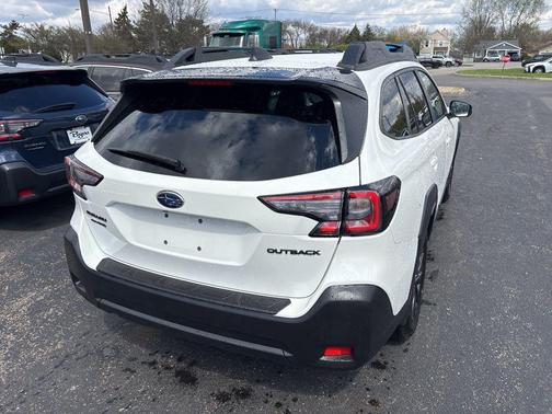 Crystal White Pearl 2025 Subaru Outback Onyx Edition