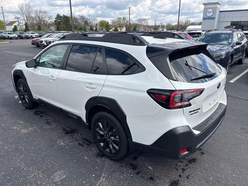 Crystal White Pearl 2025 Subaru Outback Onyx Edition