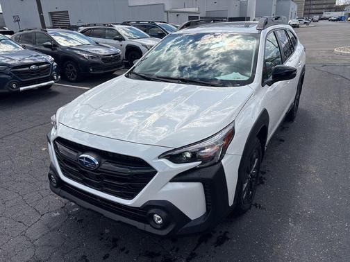 Crystal White Pearl 2025 Subaru Outback Onyx Edition