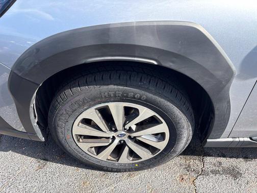 Ice Silver Metallic 2024 Subaru Outback Base