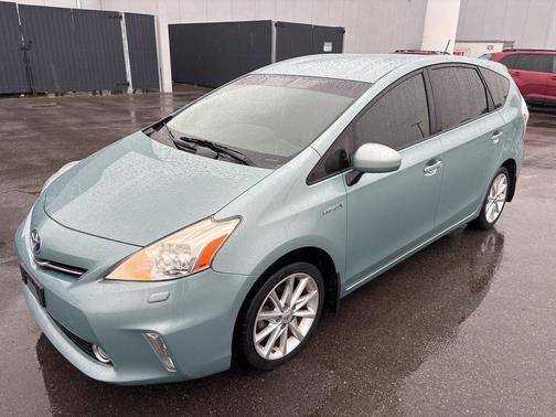 2014 Toyota Prius v Five