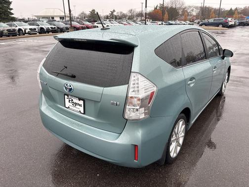 2014 Toyota Prius v Five