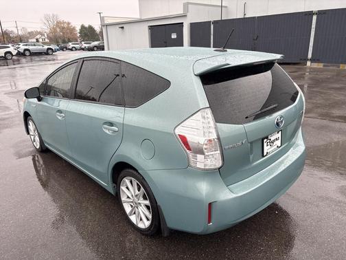 2014 Toyota Prius v Five