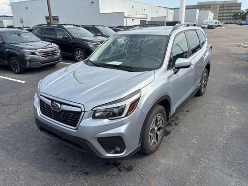 Ice Silver Metallic 2021 Subaru Forester Premium