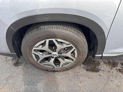 Ice Silver Metallic 2021 Subaru Forester Premium