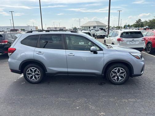 Ice Silver Metallic 2021 Subaru Forester Premium