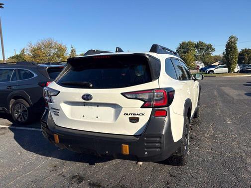 Crystal White Pearl 2024 Subaru Outback Wilderness