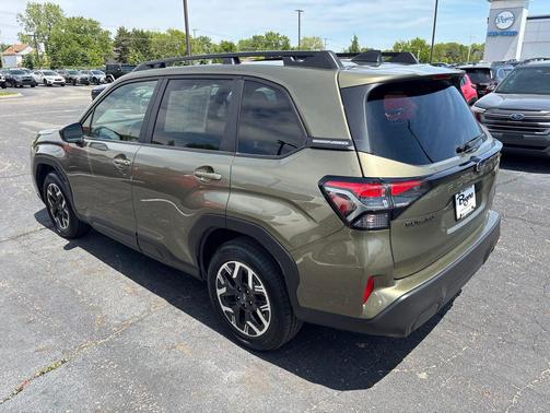 Autumn Green Metallic 2025 Subaru Forester Premium