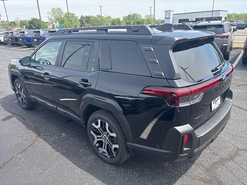 Crystal Black Silica 2026 Subaru Outback Touring XT