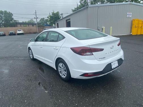 2020 Hyundai ELANTRA SE