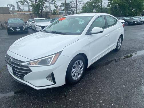 2020 Hyundai ELANTRA SE