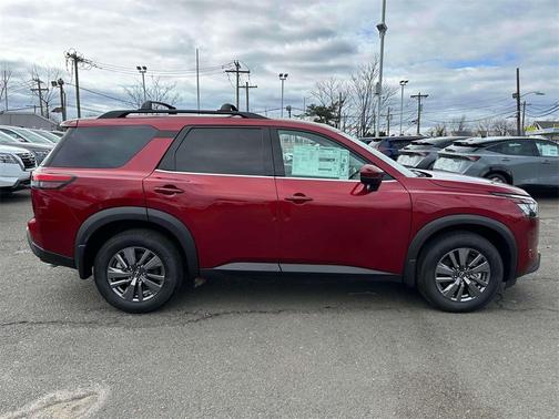 2025 Nissan Pathfinder SL