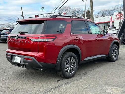 2025 Nissan Pathfinder SL