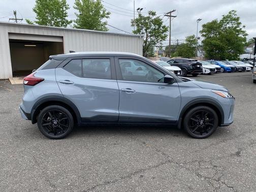 2022 Nissan Kicks SV