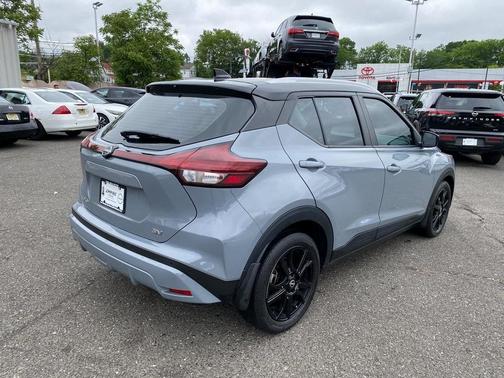 2022 Nissan Kicks SV
