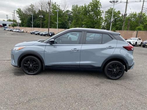2022 Nissan Kicks SV