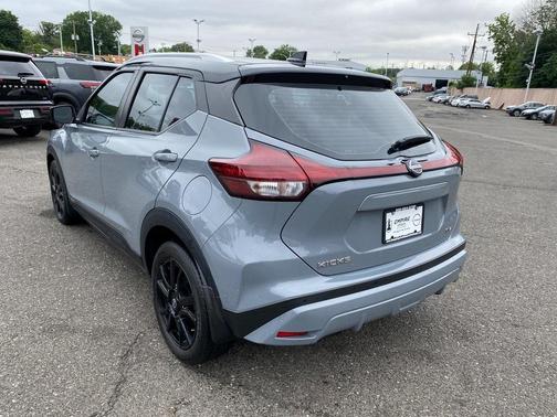 2022 Nissan Kicks SV