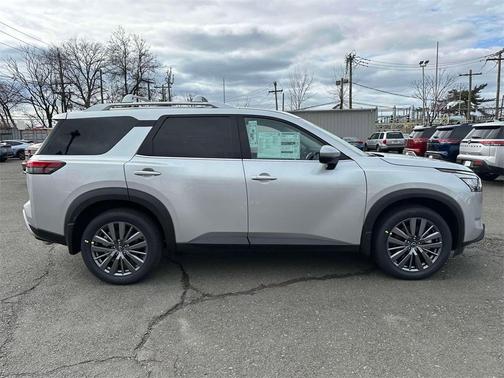 2025 Nissan Pathfinder Platinum